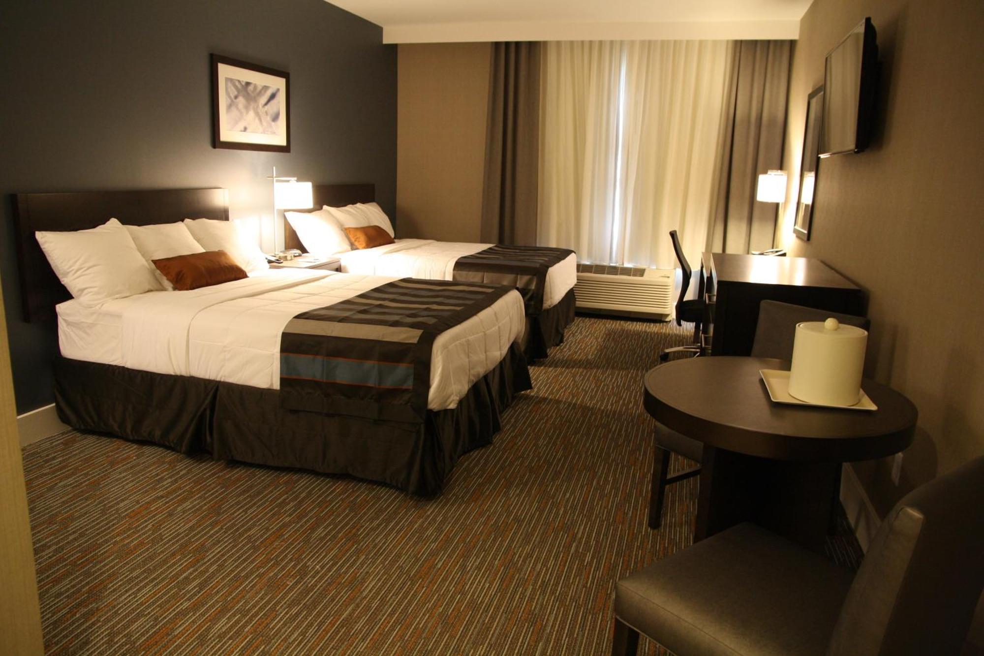 Deluxe Queen Room Two Queen Beds Bath Tub Mobility or Hearing Accessible Non-Smoking,1439666563:JPEG